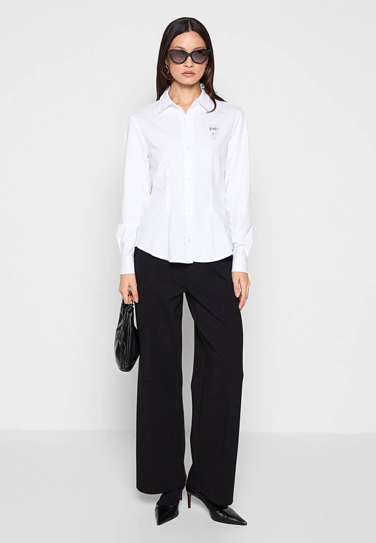 REGULAR FIT  Media 3