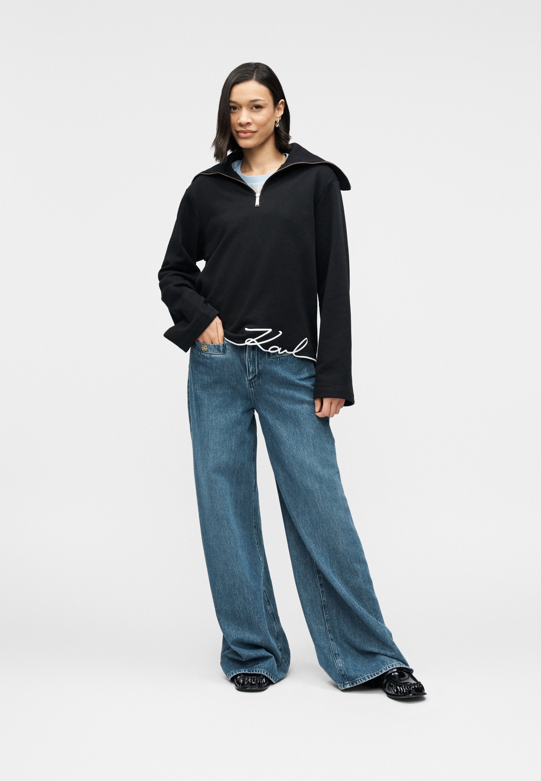 SIGNATURE HEM HALF ZIP UP Media 2