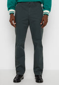Dunkelgrüne gerade geschnittene Hose aus leichtem Stoff, mit Knopfverschluss und Gürtelschlaufen. Minimalistisches Design ohne Muster.