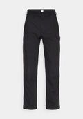 Schwarze Cargo-Hosen aus Baumwolle mit geradem Schnitt, zwei Fronttaschen und einem Knopfverschluss an der Taille.
