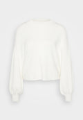 Weißer, kurz geschnittener Pullover aus weichem Strickstoff. Verfügt über lange, puffartige Ärmel mit gerippten Bündchen und einem runden Ausschnitt.