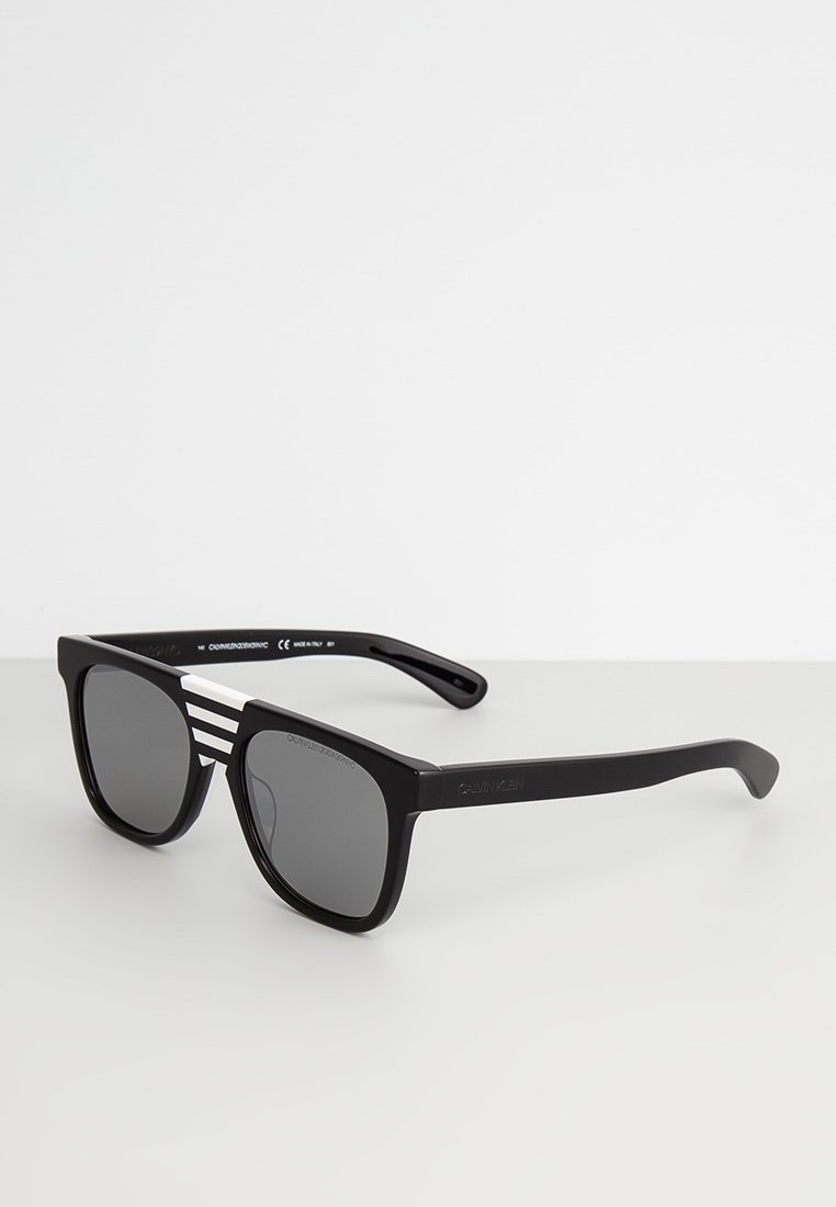 CKN SUN CKNYC1852S 005 53 18 140 UNISEX Media 1