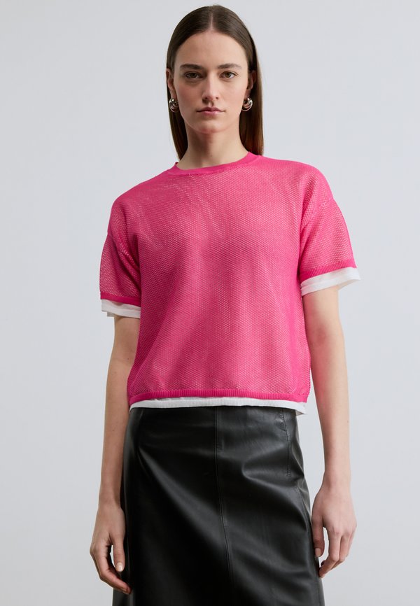 DKNY BOXY