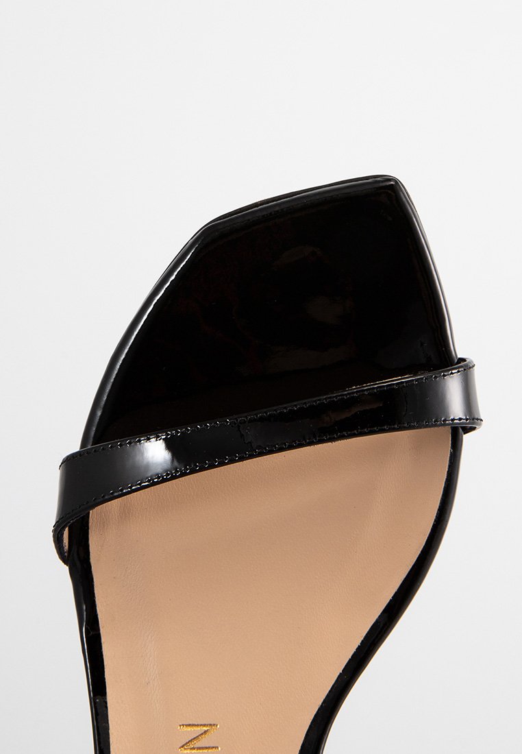Stuart Weitzman ALEENA