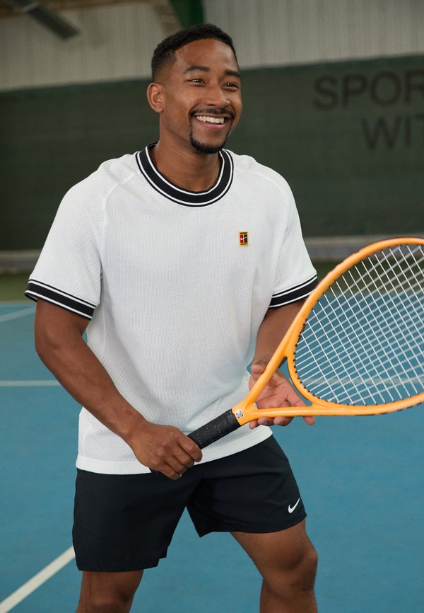 Nike Performance HERITAGE - Sports T-shirt - white/black