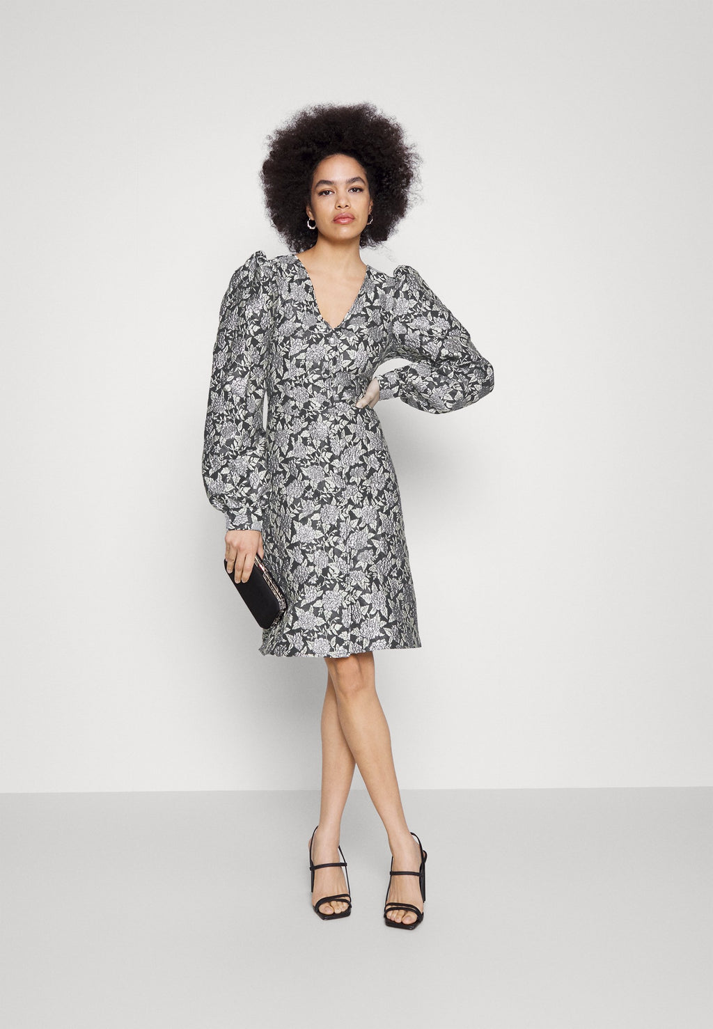 PIECES Tall PCMERCY V NECK DRESS