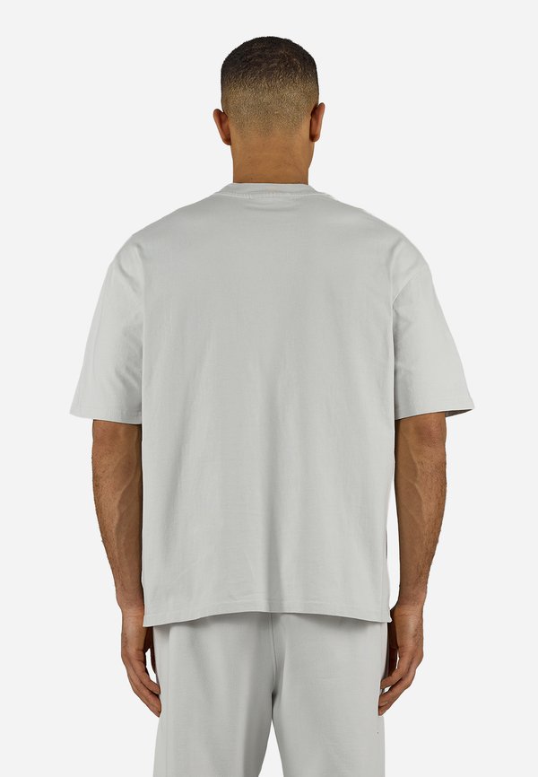 Pegador LOGO OVERSIZED TEE