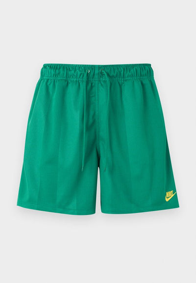 Nike Sportswear CLUB FLOW - Shorts - malachite/lightening