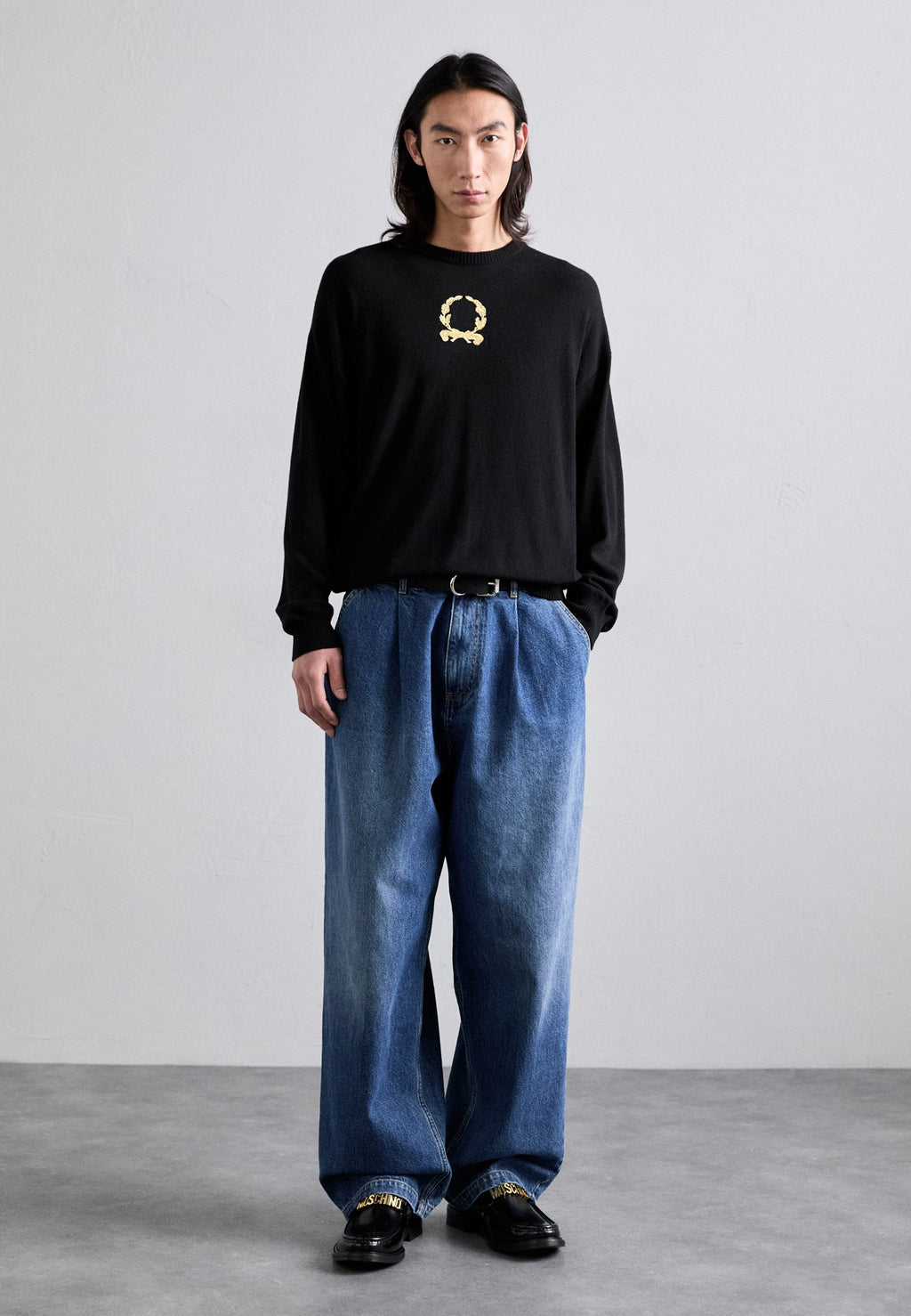 MOSCHINO LAUREL CROWN EMBLEM