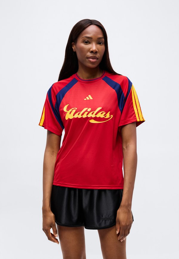 adidas Sportswear TEE - Print T-shirt - team power red/dark blue/crew yellow