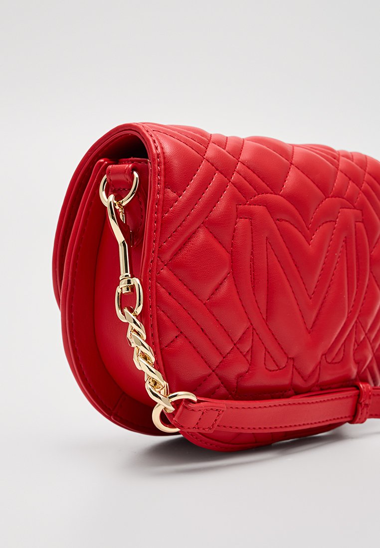 Love Moschino