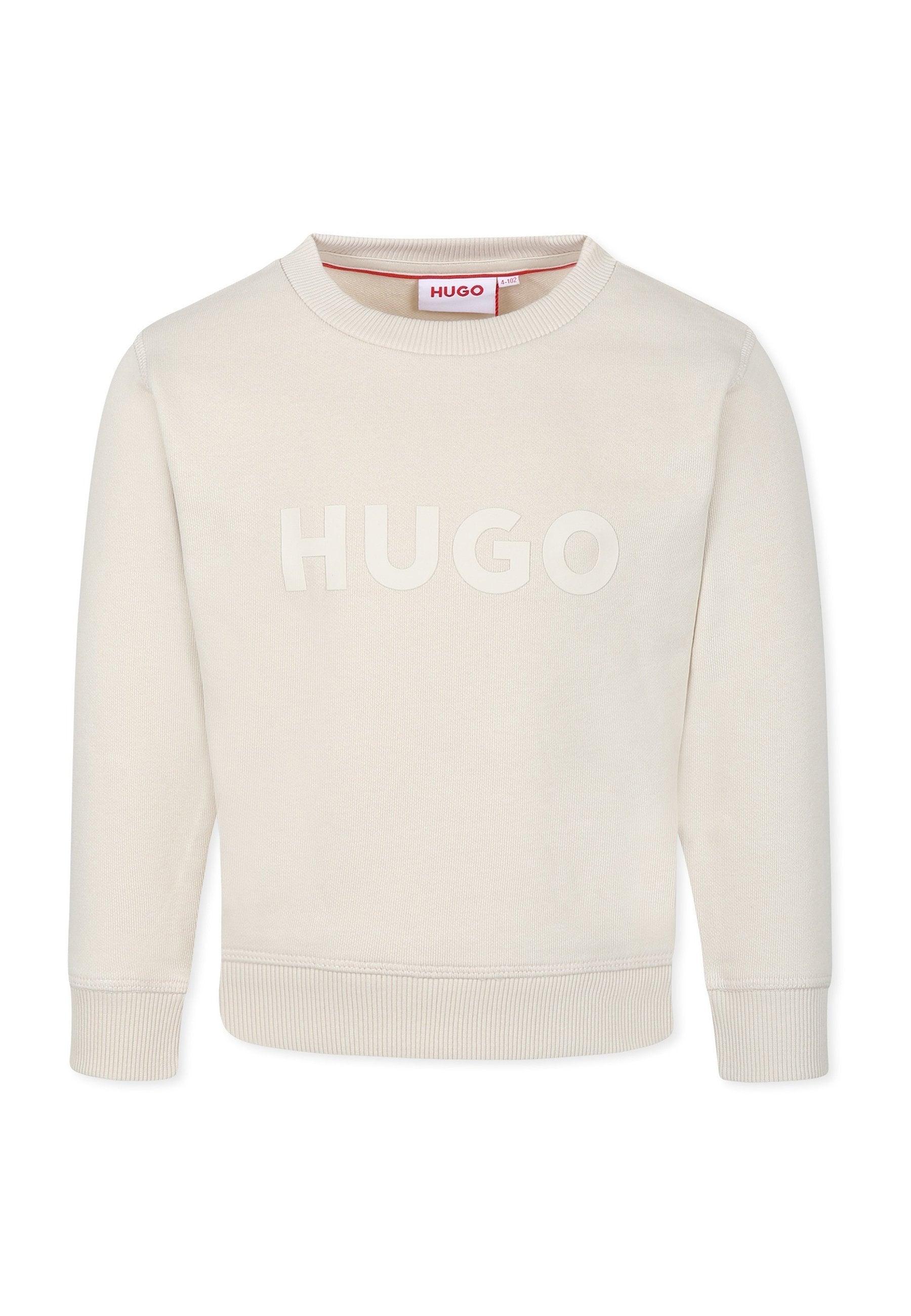 Beige Rundhals-Sweatshirt mit einem strukturierten "HUGO"-Logo auf der Vorderseite, gerippten Bündchen und Saum, aus einem weichen Material gefertigt.