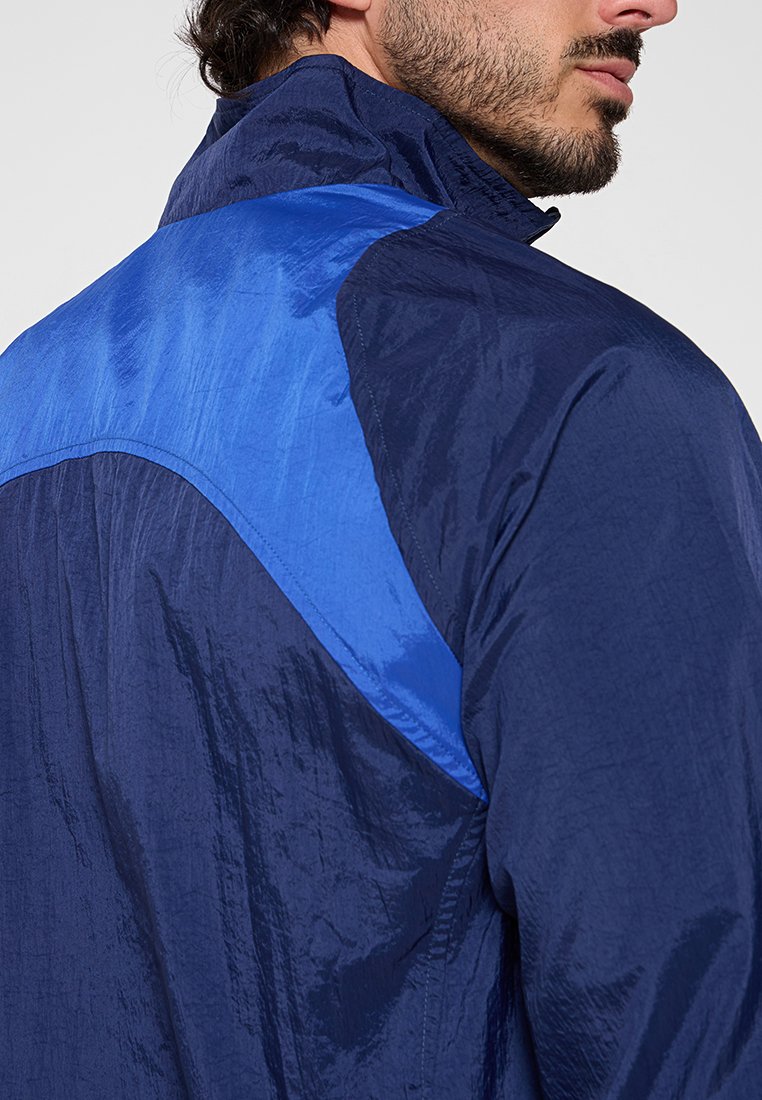 Nike Performance