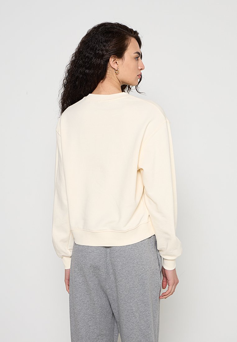 REGULAR FIT Media 3
