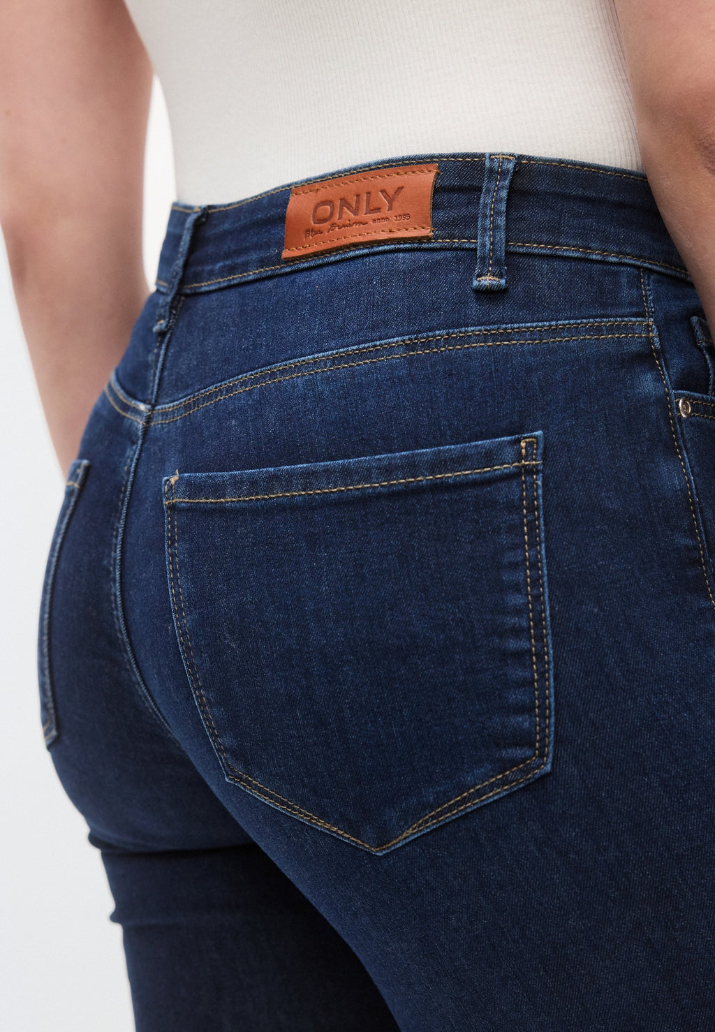 Flared fit ONLLUSH Mid waist Retro Media 6