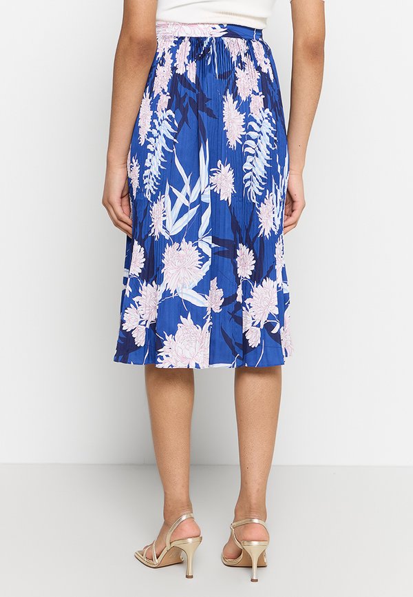 MARCIANO BY GUESS HALLEY