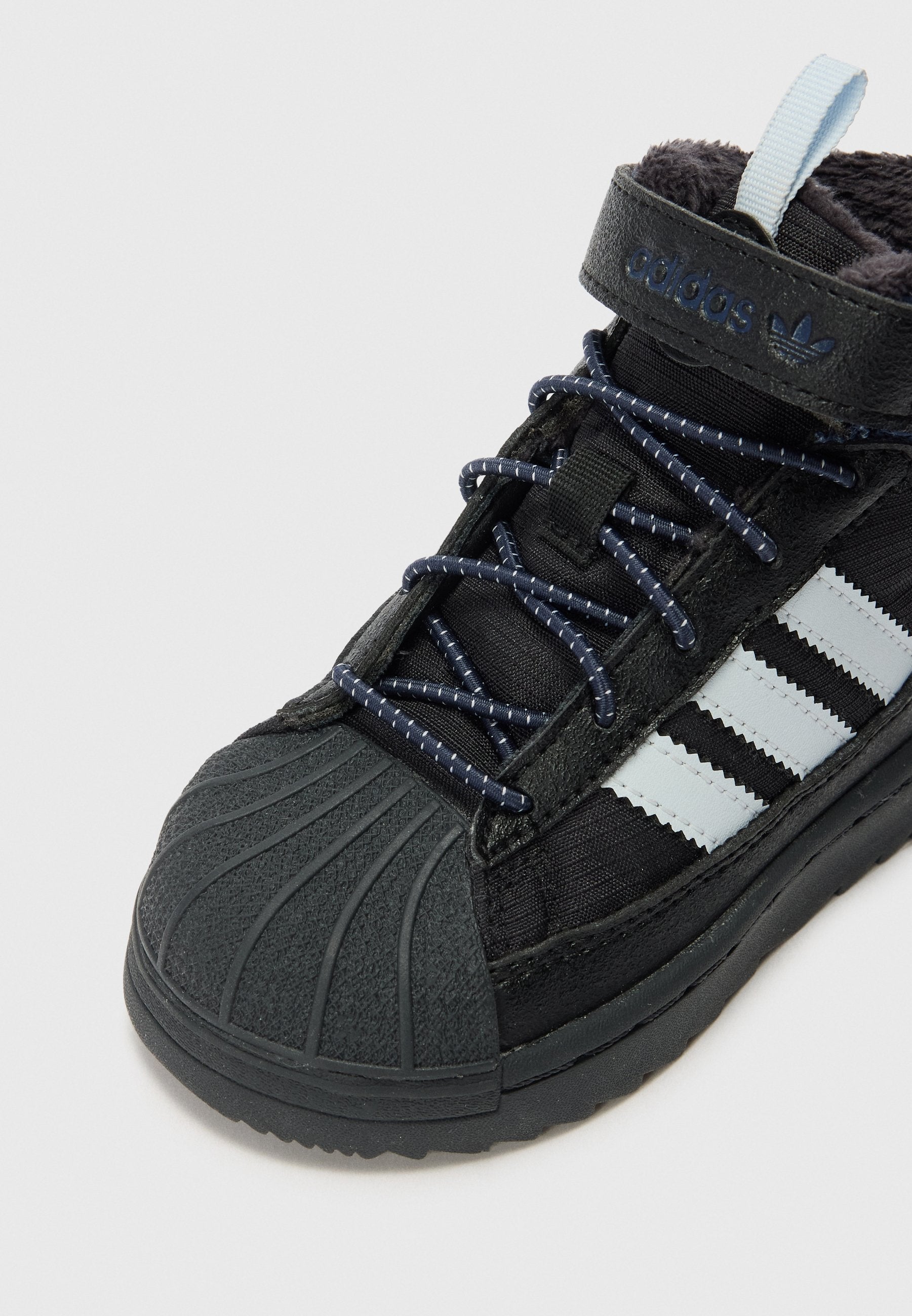 SUPERSTAR TREK UNISEX Media 5