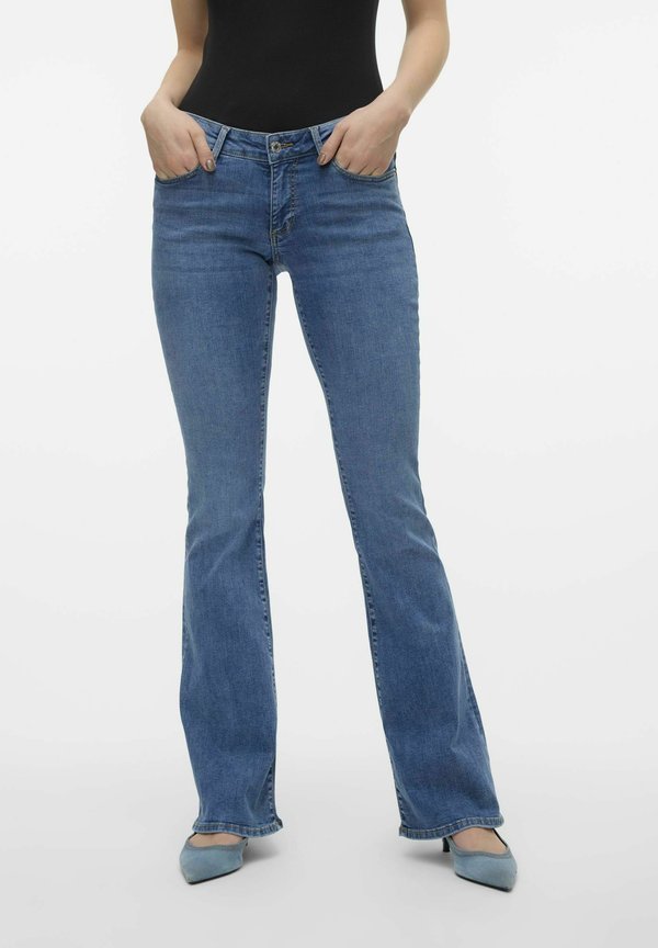 Vero Moda Flared fit VMSIGI Low rise - Flared Jeans - medium blue denim