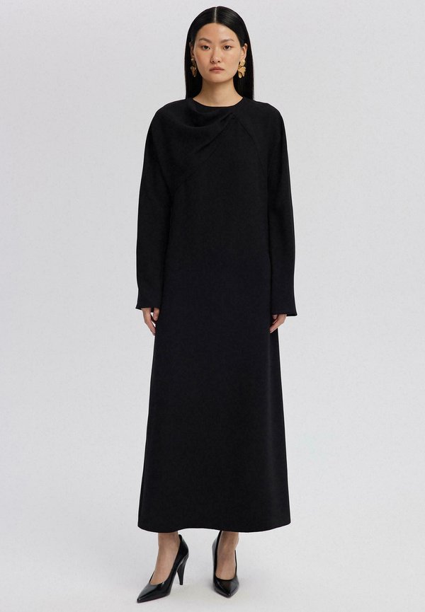 Touché Privé WITH ASYMMETRIC NECKLINE