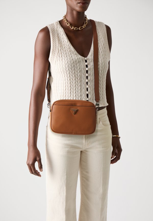 Guess MERIDIAN - Cross body bag - cognac