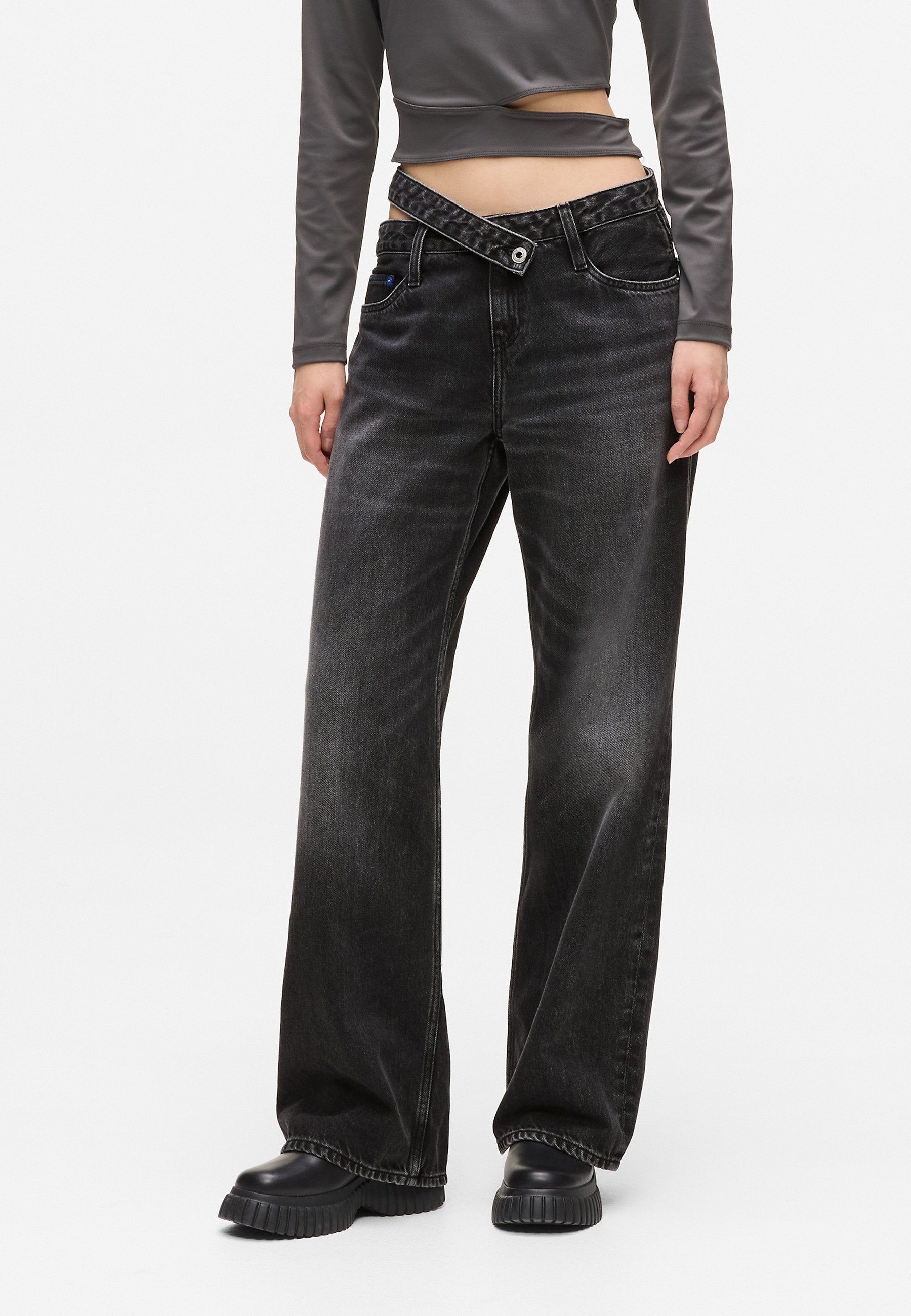 CUT-OUT WAIST RELAXED Media 3