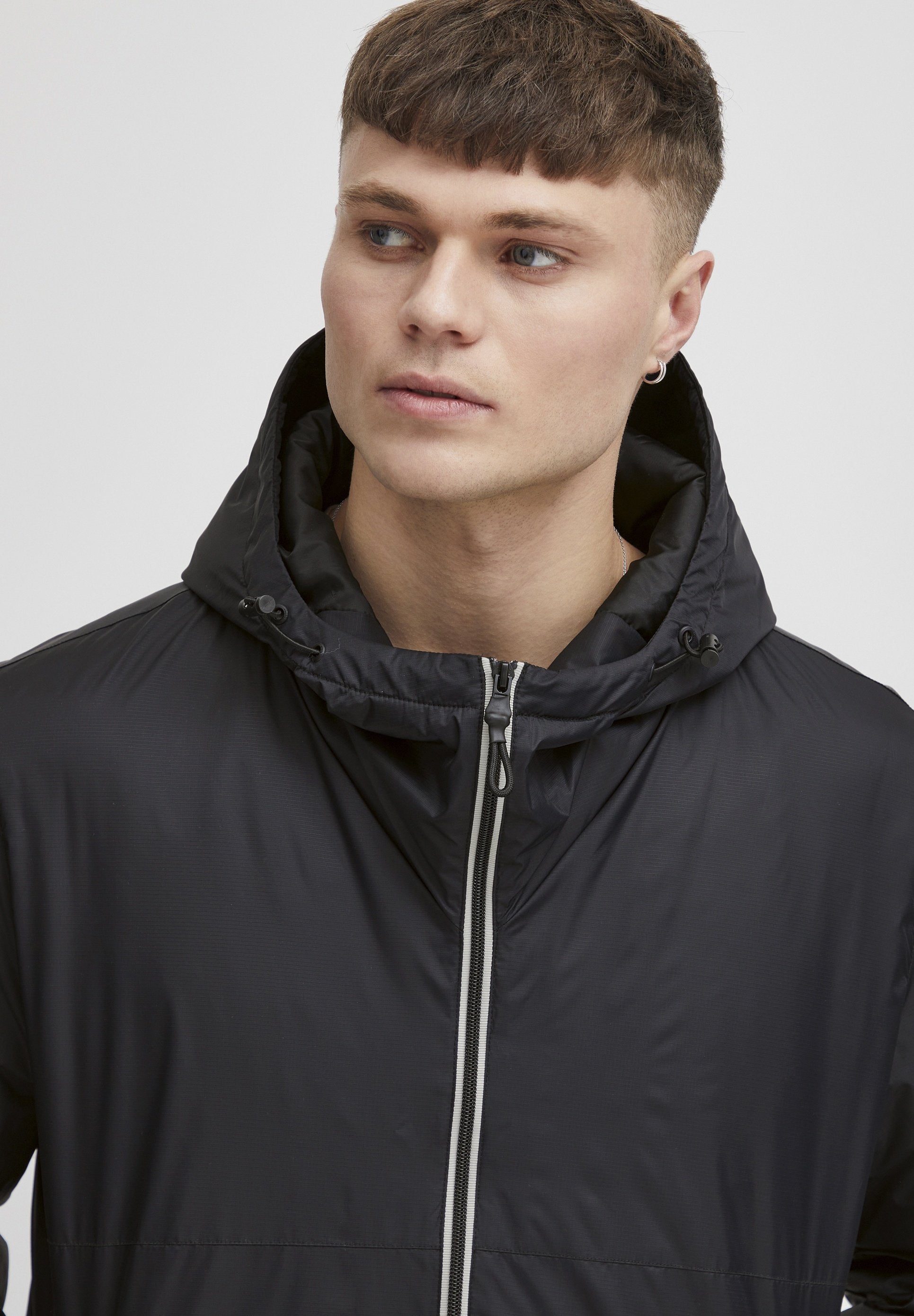 SDGARON HOODED Media 5