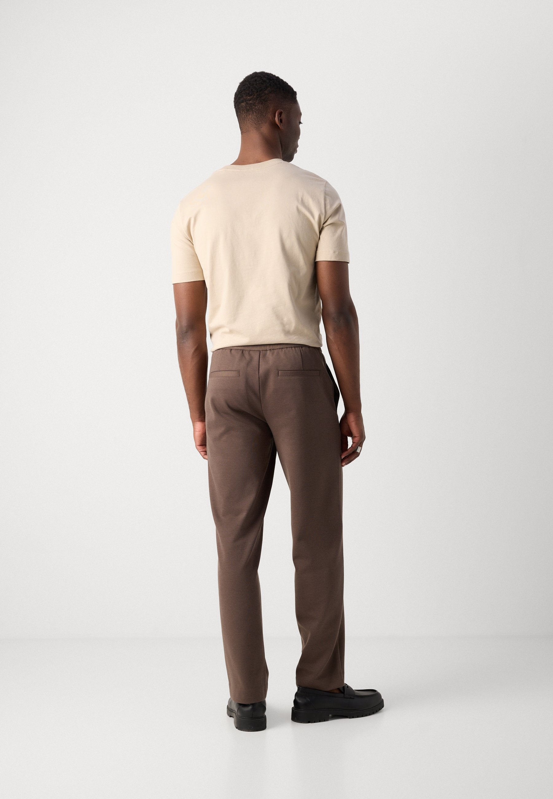 SUPERFLEX RELAXED FIT PANTS Media 3