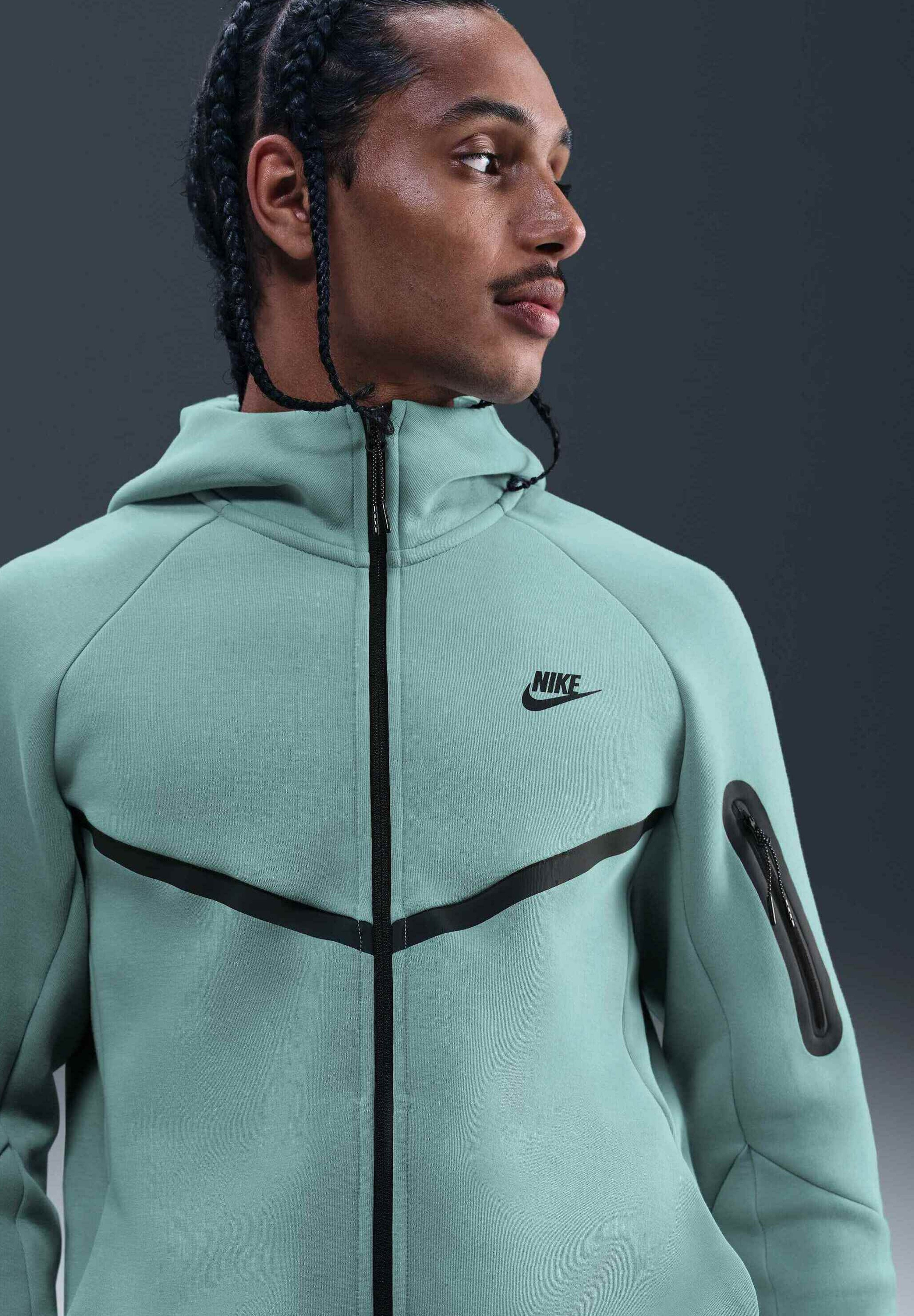 Nike Sportswear HOODIE