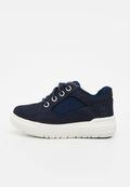 Marineblauer Kleinkind-Sneaker mit weißer, dicker Gummisohle, Schnürung vorne mit Metallösen und gepolstertem Kragen für Komfort.