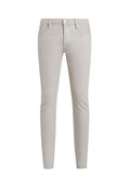 Hellgraue Skinny-Jeans aus einem weichen Baumwoll-Mix. Mit fünf Taschen, vorderem Knopfverschluss und dezenten Nahtdetails.