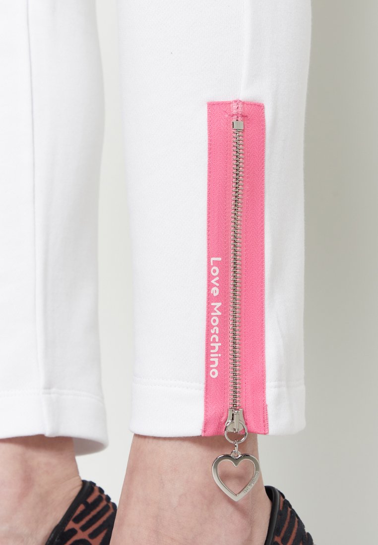 Love Moschino