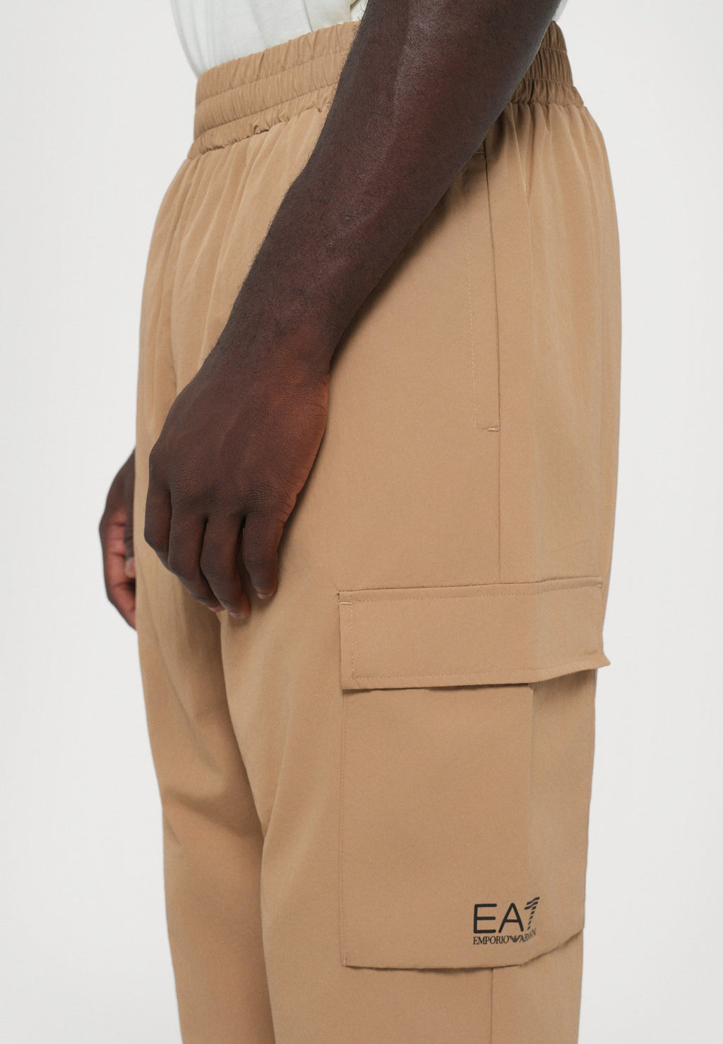 TRAIN CORE PANTS Media 9