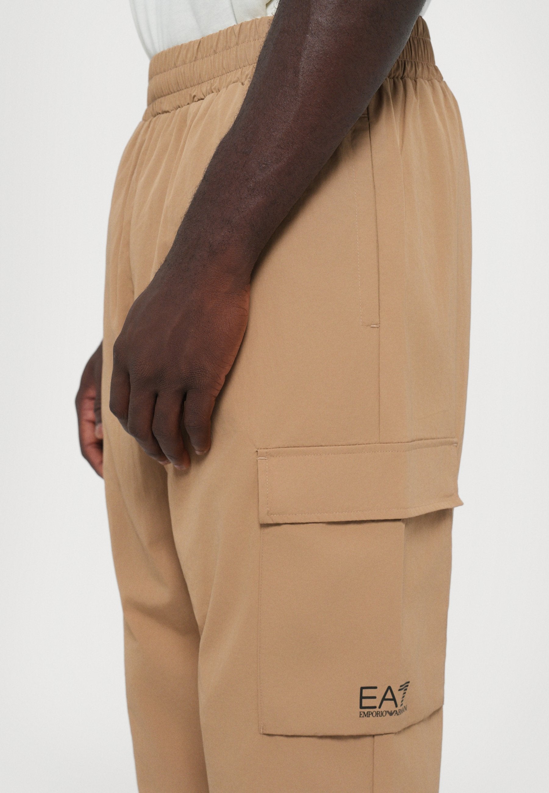 TRAIN CORE PANTS Media 9