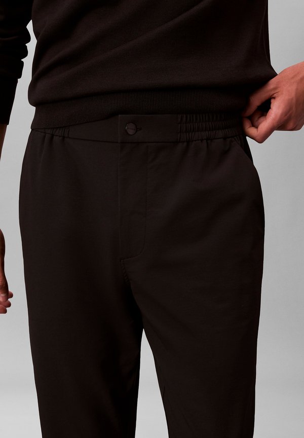 Calvin Klein CLASSIC TECH DOBBY HALF ELASTIC  - COMMUTER