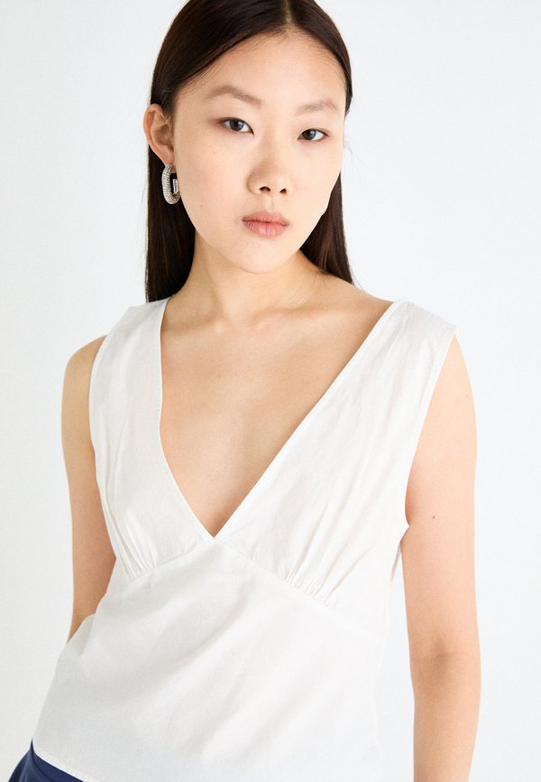 Weekday SLEEVELESS V NECK