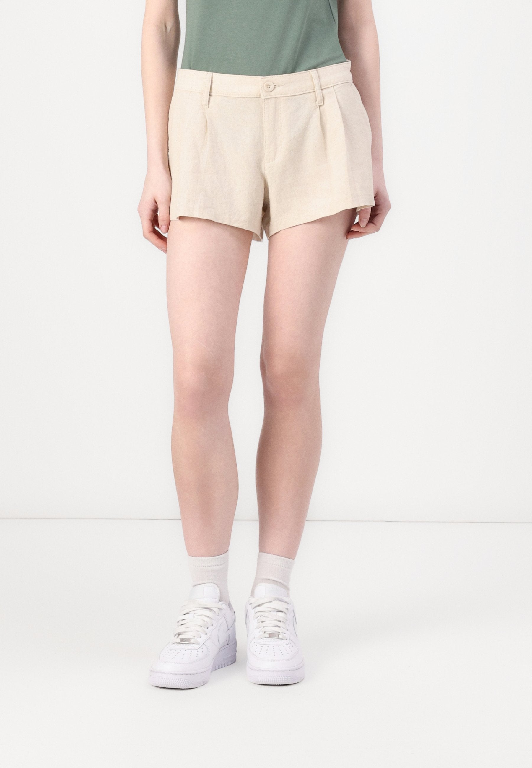 Hollister Co.  LIVVY