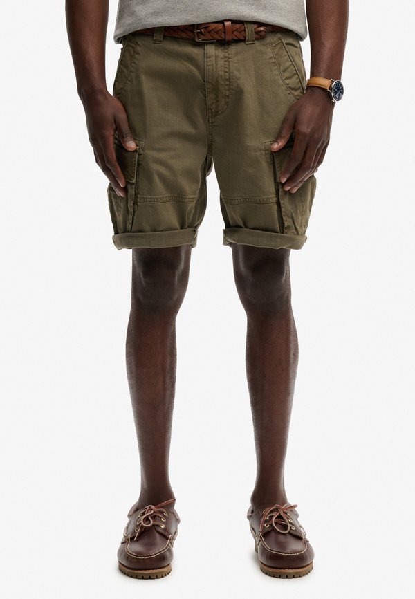Superdry & Co SUPERDRY CORE CARGO SHORTS.. - Shorts - chive green
