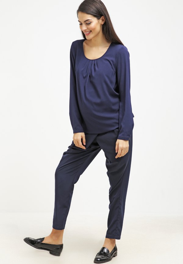 Esprit Maternity