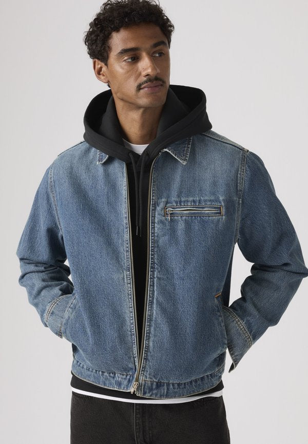 Levi's® CRISTOBAL GARAGE JACKET - Denim jacket - in the driveway