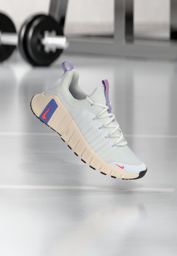 Nike Performance FREE METCON 6 - Training shoe - white/hot lava/violet mist/chalk