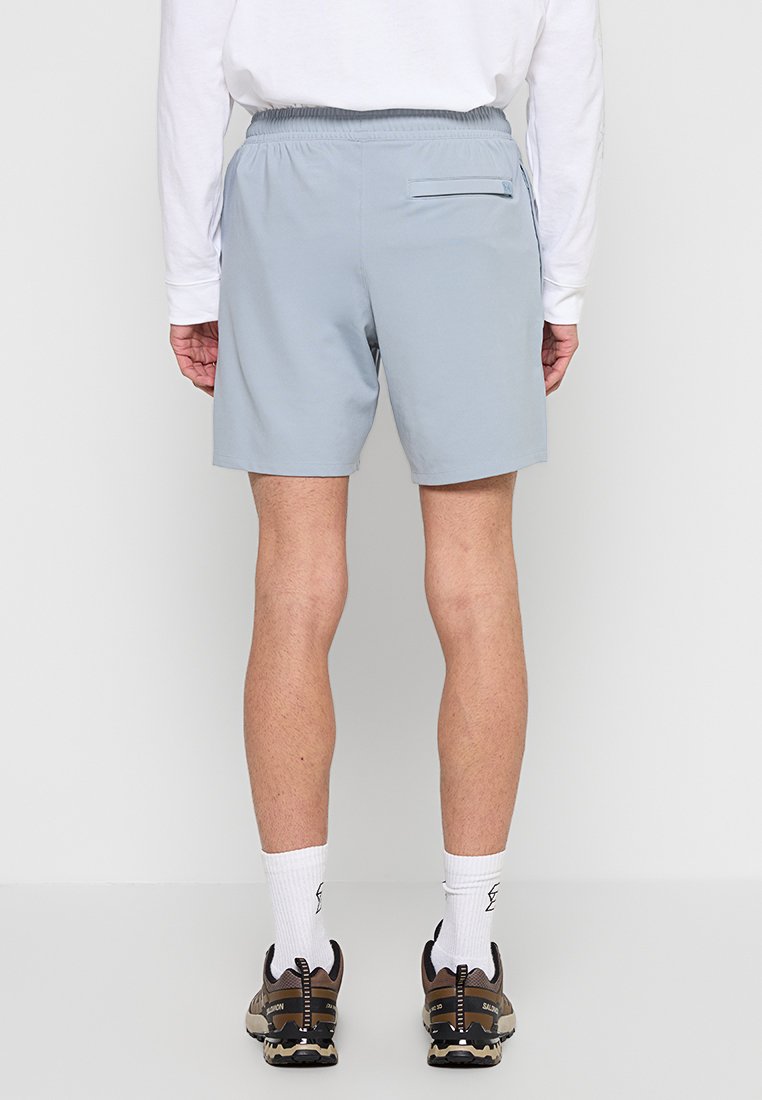 Under Armour LOOSE FIT