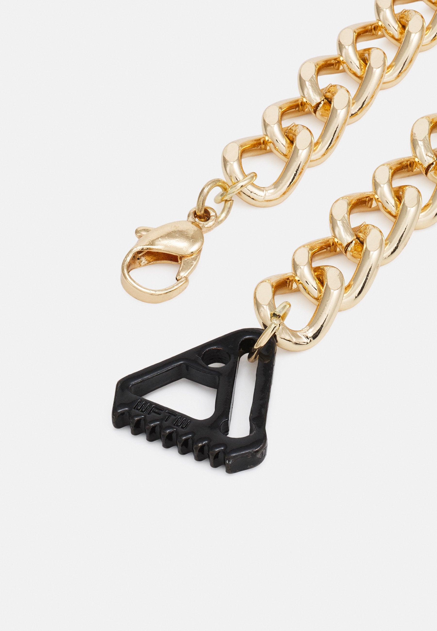 Wild For The Weekend FIXTURE CLASP CLOSURE NECKLACE