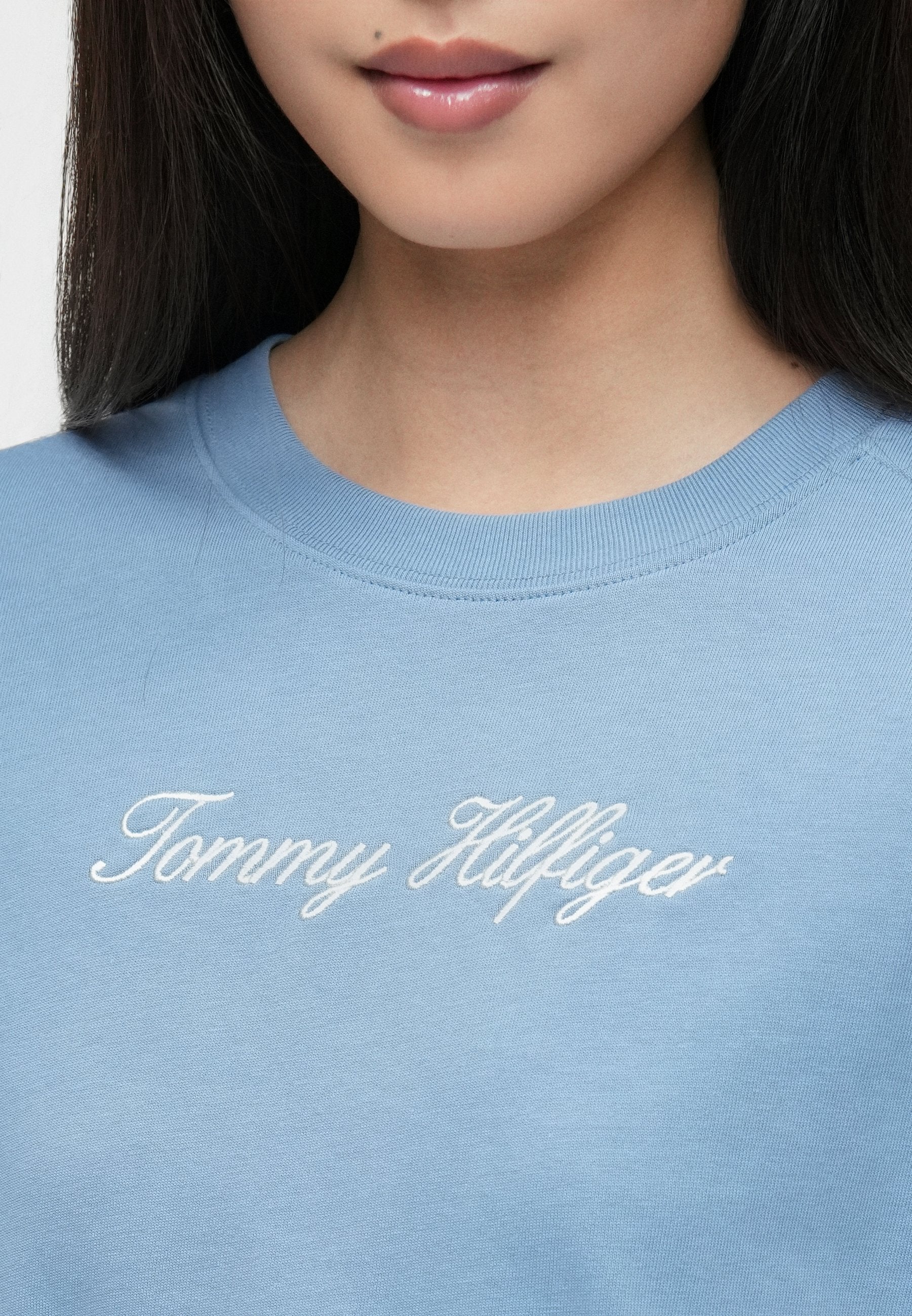 GOLD-TONE BUTTON LOGO EMBROIDERY RELAXED T-SHIRT Media 6