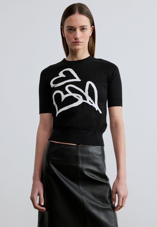 DKNY GRAFFITI HEARTS