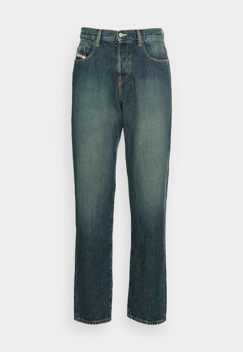 Dunkelblaue Denim-Jeans mit geradem Bein, Fronttaschen, Gürtelschlaufen, Knopfverschluss und verblassten Details an Oberschenkeln und Knien.