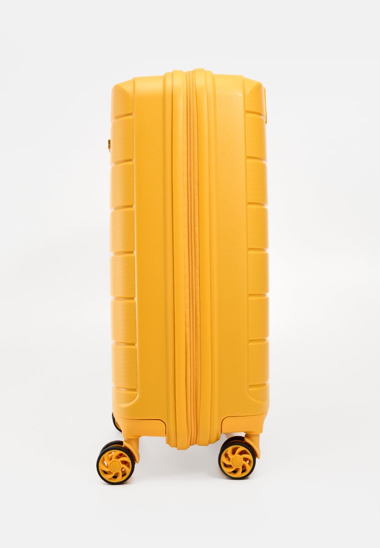 American Tourister SPINNER