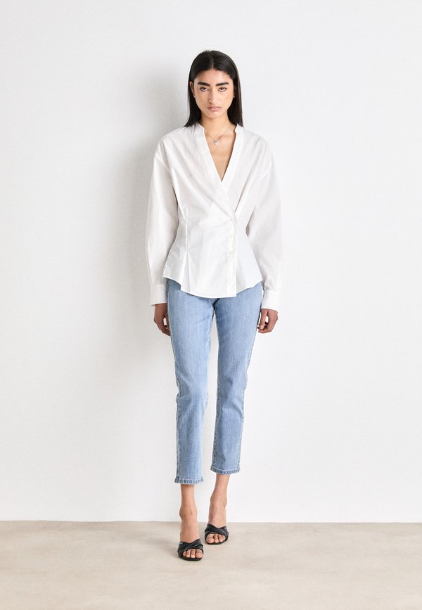 DKNY HIGH RISE