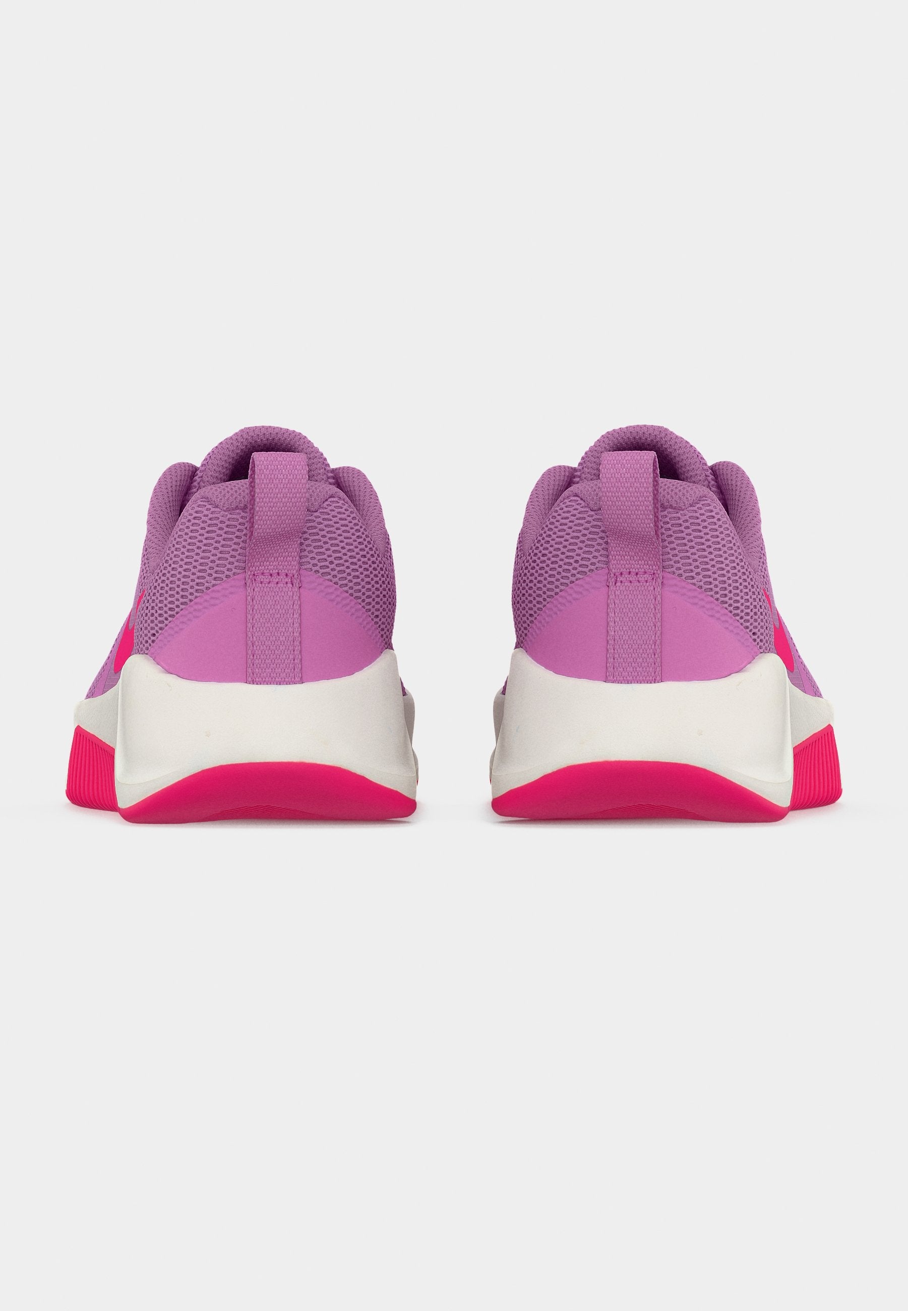 Nike Performance MC 3