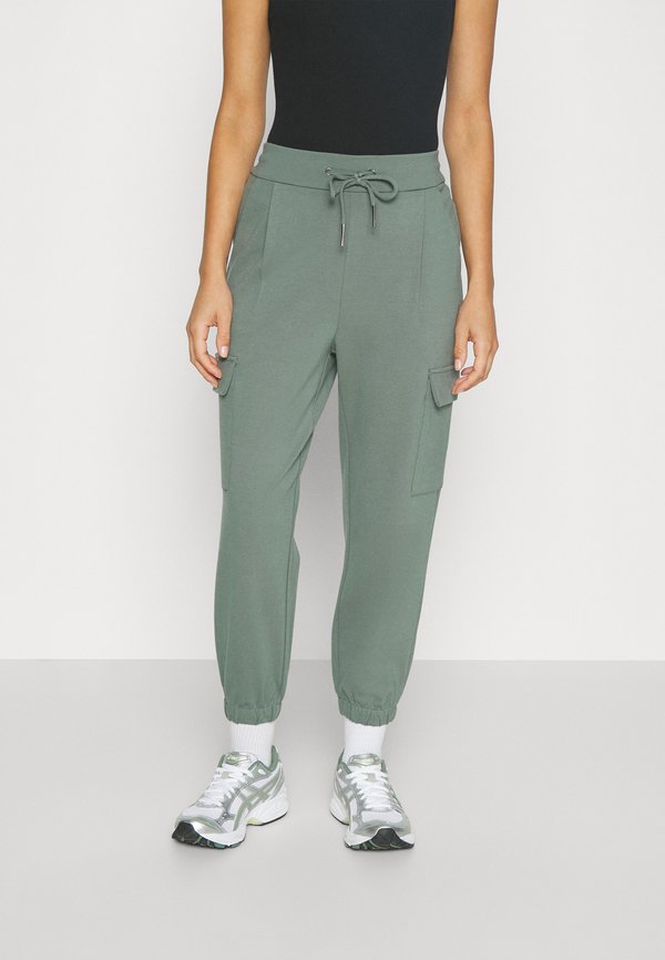 Vero Moda Petite VMEVA - Cargo trousers - dark forest