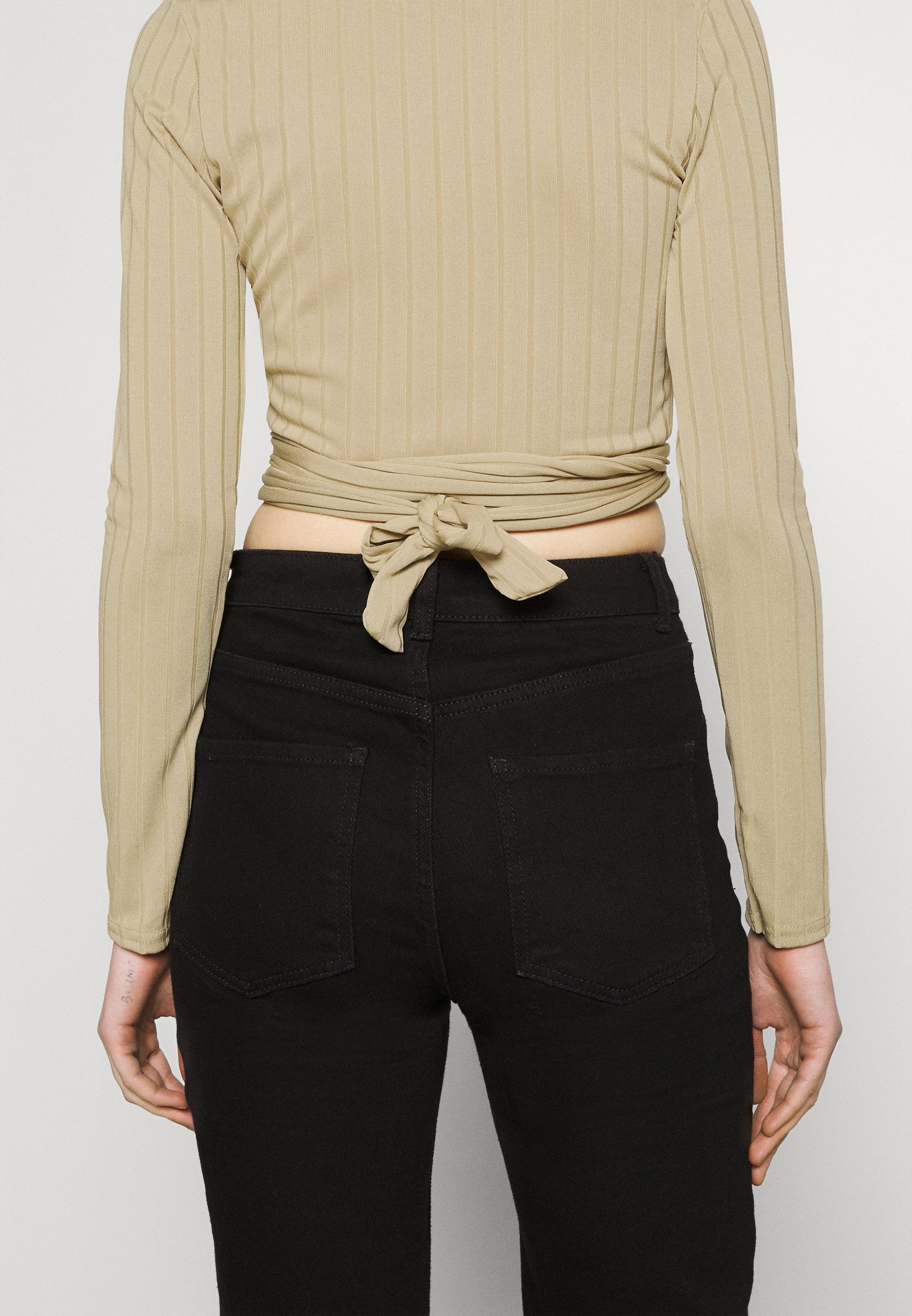 Missguided WRAP FRONT TIE WAIST CROP